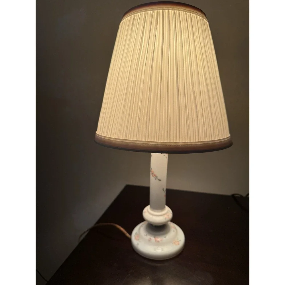 Vintage Ceramic Table Lamp with Flowered Base, beautiful colors, working 16